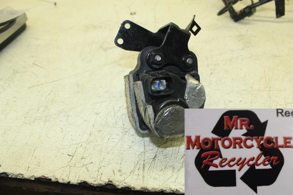 2009 YAMAHA RAIDER 1900 OEM EXHAUST VALVE SERVO MOTOR A39D - Imagem 1 de 4