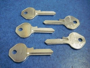 ILCO 1092H Key Blank Master Lock Pad Lock KAR 6173 - Picture 1 of 4