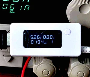USB DEVICE CAPACITY TESTER CHARGING MONITOR METER VOLTAGE CURRENT VOLTS AMPS MAH - Picture 1 of 4