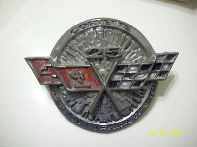 Chevrolet Corvette 1953-1978 25 aniversario plata emblema tapa gasolina Foto 1 de 4