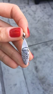 Surfer Girl Silber Anhänger Surfbrett - Bild 1 von 3