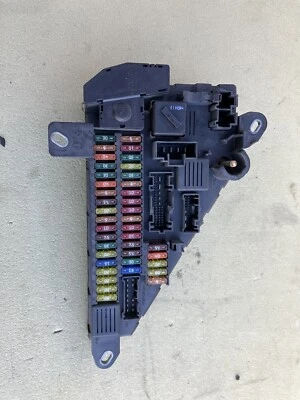 04-10 Bmw E60 5 Series 525i 528i 530i 545i Power Rear Fuse Box 6906618 Oem - Image 1 of 4