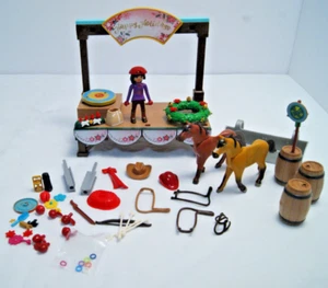 Playmobil Spirit Riding Free Christmas Concert Stage, Figur, 2 Pferde & mehr - Bild 1 von 9
