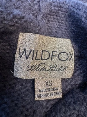 Wildfox 白色标签超大雏菊流苏连帽披肩 MSRP $325 — 第 1/4 张图片