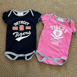 Detroit Tigers Girls Pink 2pc Infant Baby Bodysuit 0-3 months Genuine - Picture 1 of 6