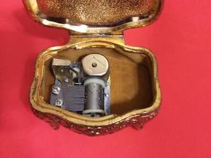 VINTAGE MUSIC BOX - Picture 1 of 3