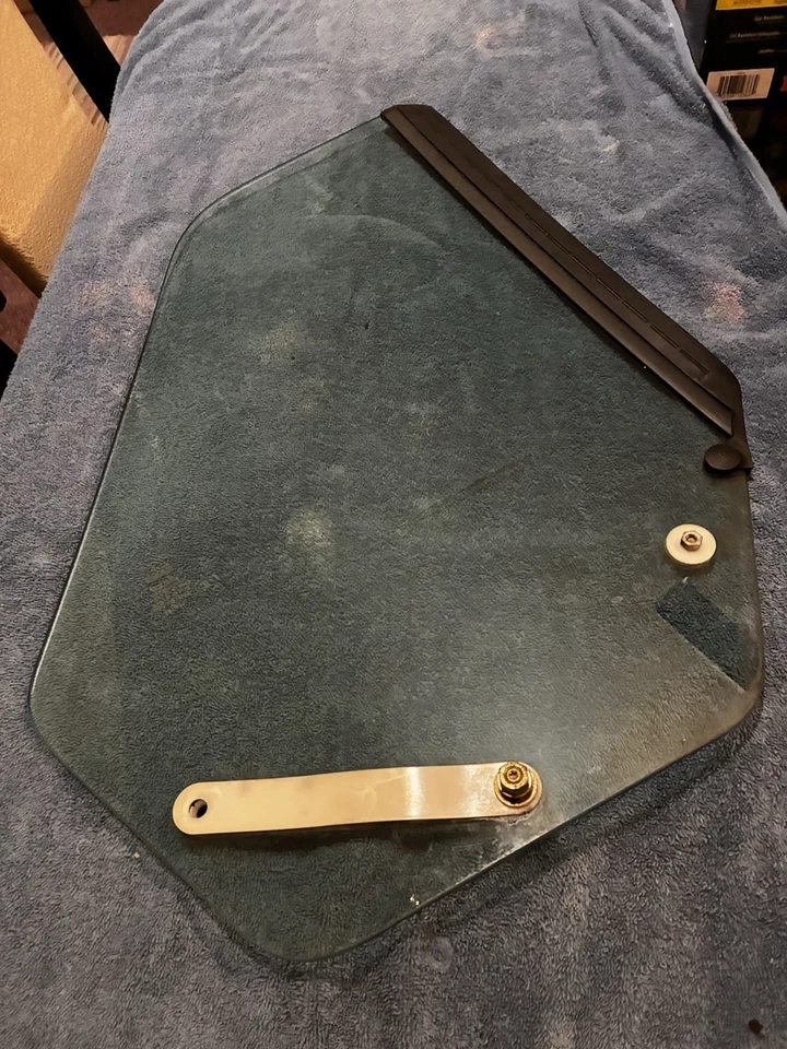 Clásico Saab 900 1986-1994 convertible ventana corredera izquierda vidrio y sello Foto 1 de 4