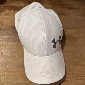 White Under Armor Men’s Medium White Fitted Hat Gray Accent Light Wear Nice - Picture 1 of 12