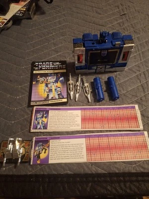 G1 1984 SOUNDWAVE • COMPLETE • VINTAGE G1 TRANSFORMERS TECH SPECS • BUZZSAW - Image 1 of 4