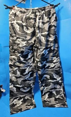 Athletic Works ~ Convertible Camouflage Pants/Shorts ~ Mens Size Large ~  - Image 1 of 4