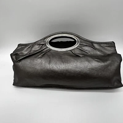 Cartera sin asas plateada metálica de imitación de cuero cierre a presión bolsillo con cremallera años 90 elegante Foto 1 de 4