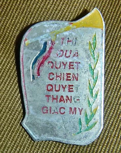 Insignia de fiesta NLF temprana - años 60 - Viet Cong - Destruir América - Guerra de Vietnam, C224 - Imagen 1 de 5