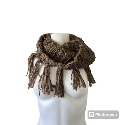 NUEVO American Eagle Marrón Grueso Tejido Bufanda Flecos Foto 1 de 3