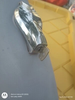 Yamaha Dt125 1974 tanque de combustible con tapa de bloqueo y llave Foto 1 de 4