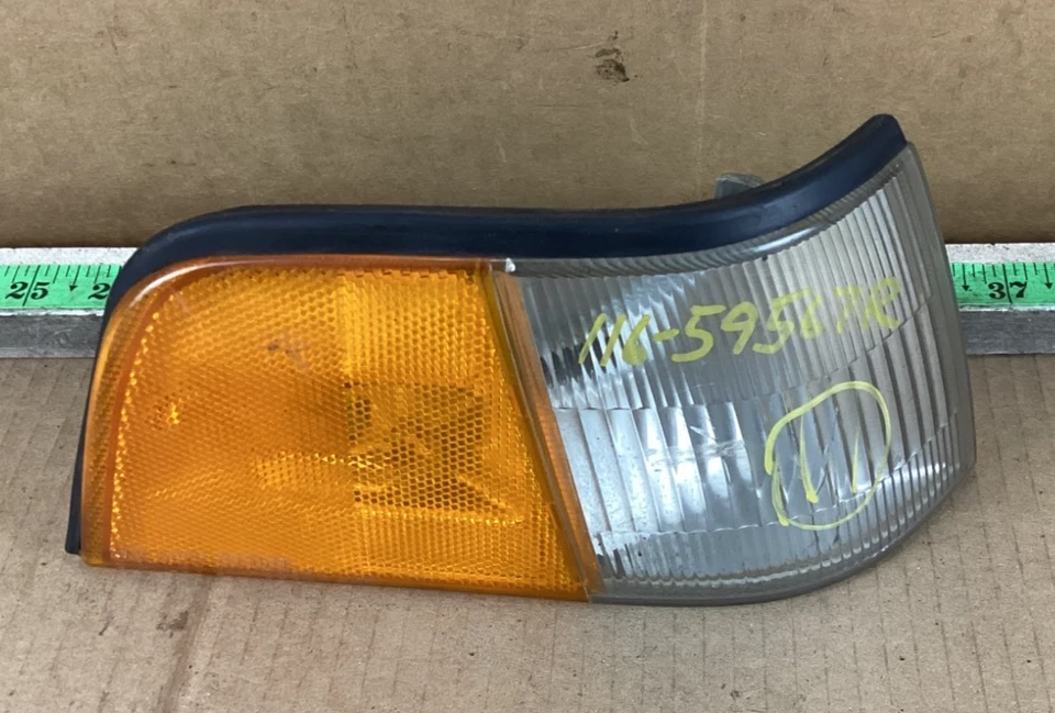 1986 - 1990年讴歌传奇轿车右前角转向信号标记灯原始设备制造商 — 第 1/4 张图片