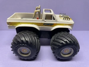 WORKING Vintage Schaper BULLY TNT STOMPER 4X4 Chevy BIG SQUARE BODY TRUCK - Picture 1 of 17