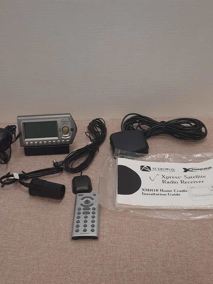 Sistema de sonido compacto para automóvil Audiovox Xpress XM radio satelital con antena, etc. Foto 1 de 4