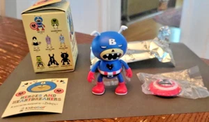Kidrobot Heroes and Heartbreakers - The Cap'n personaggio in vinile da 3 pollici di Ryan Bubnis - Foto 1 di 3