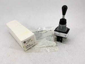 Neu Allen Bradley 800T-T4T8AAXX Ser T Kippschalter 4-fach Federrückstellung - Bild 1 von 8