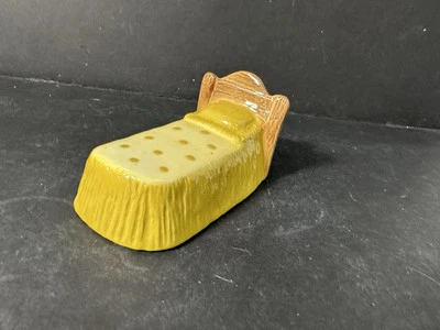 Vintage Hagen Renaker Ceramic Wee Bed Decoration Dollhouse Mustard Yellow - Image 1 of 4