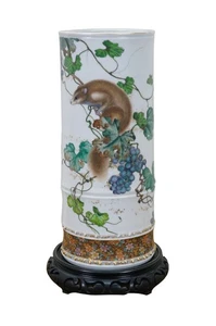Chinoiserie Famille Rose Porzellan zylidrische Eichhörnchen Weinrebe Vase 14" - Bild 1 von 14