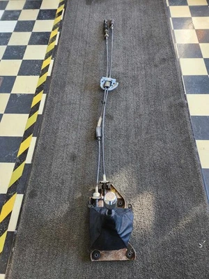 Mitsubishi Eclipse 1995-1999 2,0 L turbo; 5 velocidades; palanca de cambios manual tracción delantera con cables Foto 1 de 4