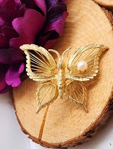 Vintage Brooks Gold Tone Butterfly With Faux Pearl Brooch - Picture 1 of 3