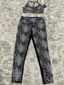 VICTORIA'S SECRET KNOCKOUT SPORT PANTS AND STRAPPY SPORTS BRA SZ MEDIUM NWT SET - Picture 1 of 12