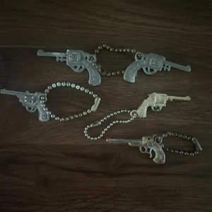 Lotto di 5 portachiavi pistola vintage - Foto 1 di 10