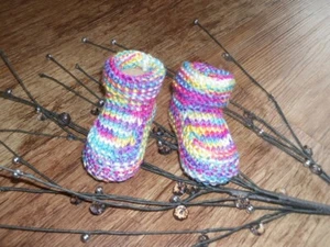 HAND KNITTED BABY BOOTIES - Picture 1 of 5