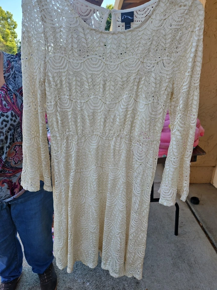 Girls Cream With Gold Trim Size 10/12 - Image 1 of 1