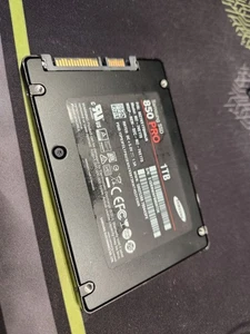 Samsung MZ-7KE1T0 1 TB,Internal,2.5 inch Solid State Drive - Afbeelding 1 van 3