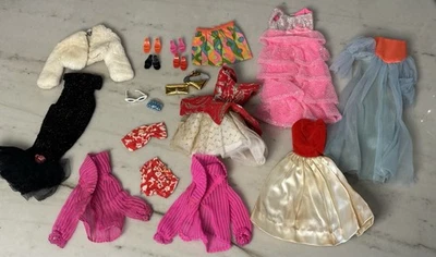Barbie Vintage 1959, 1960-70 Gran Lote de Ropa y Accesorios, ¡Bonito Lote! Foto 1 de 4