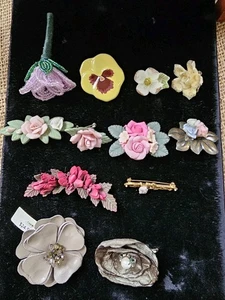 Lotto 12p spille fiori vintage spille ceramica smalto perline firmate Avon Coro clip on - Foto 1 di 10