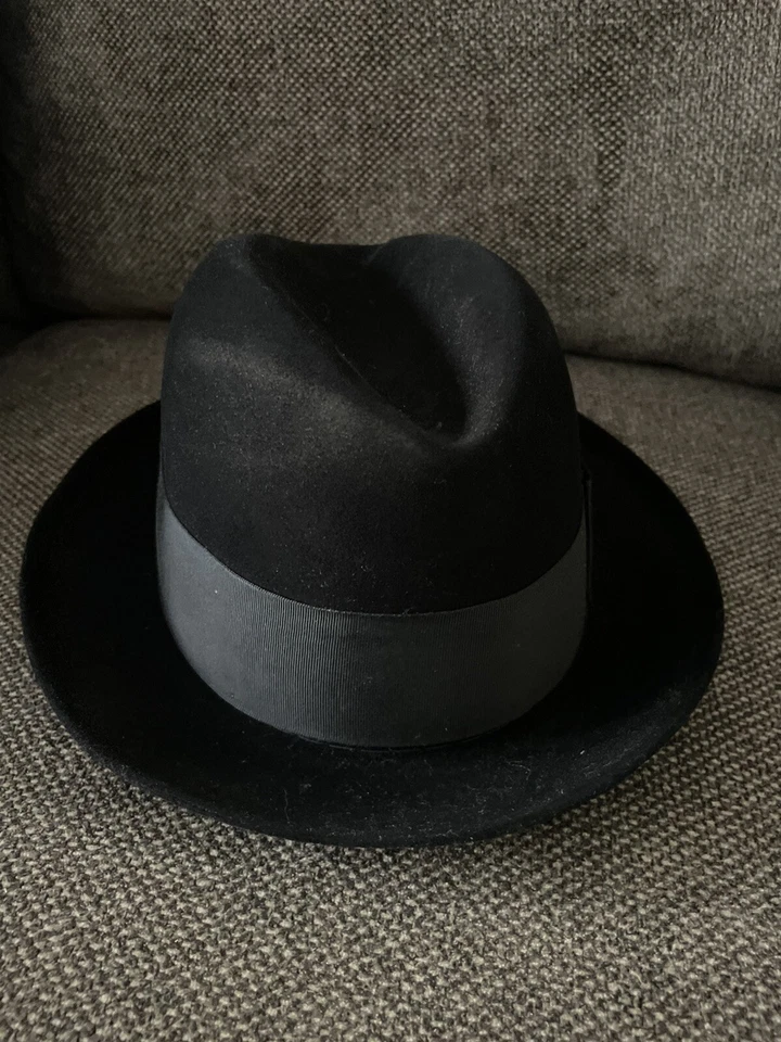 GORGEOUS Vintage 50s CAVANAGH FEDORA, Black, 6 7/8 Carmody Style - Image 1 of 4