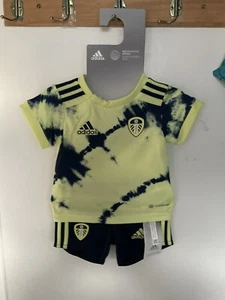 LEEDS UNITED INFANTS ADIDAS MINI KIT AGE 6-9 Months ……….. BNWT - Picture 1 of 6
