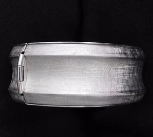 EXC VINTAGE SCHRAGER BRUSHED SILVERTONE BRACELET - Picture 1 of 5