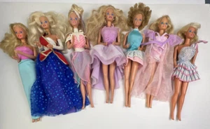 Lotto 7 bambole e vestiti Barbie vintage anni 80 Magic Curl, Ice Capades, UNICEF e ++ - Foto 1 di 24