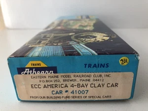 Athearn Eastern Maine ECC America ACF 4 Bay Clay Car Covered Hopper Kit #41007 - Bild 1 von 5