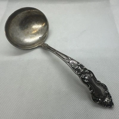 Cucharón grande de plata esterlina con patrón de rosa de prado de Watson sin mono Foto 1 de 4