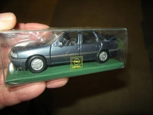 1:43 Gama Opel Vectra A 4 puertas en VP - Imagen 1 de 3