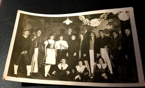 alte orig.Fotoaufnahme-Fotohaus Rüger-Göhren-Gruppe-Theater-Bühne-Kostümiert-rar - Bild 1 von 2