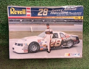 Revell #28 Davey Allison Ford Thunderbird mit Figur 1/24 Modellbausatz - Brandneu - Bild 1 von 7