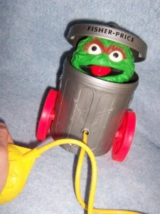 1977 Fisher Price Pop up Pull toy Garbage Can Oscar the Grouch - Picture 1 of 4