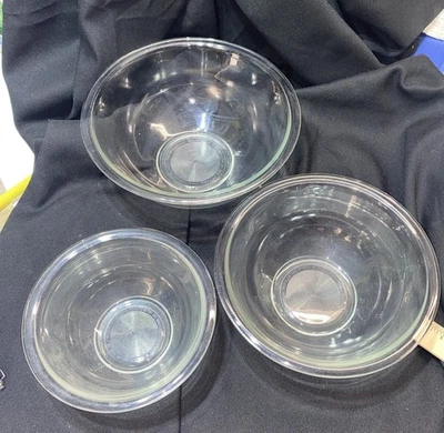 Set of 3 Pyrex 322-323-325￼Corning,Clear Glass Nesting BowlsOven/Microwave - Image 1 of 4
