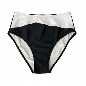 Cupshe x JoJo Colorblock Bikinihose Schwarz-Weiß Größe Small - Bild 1 von 3