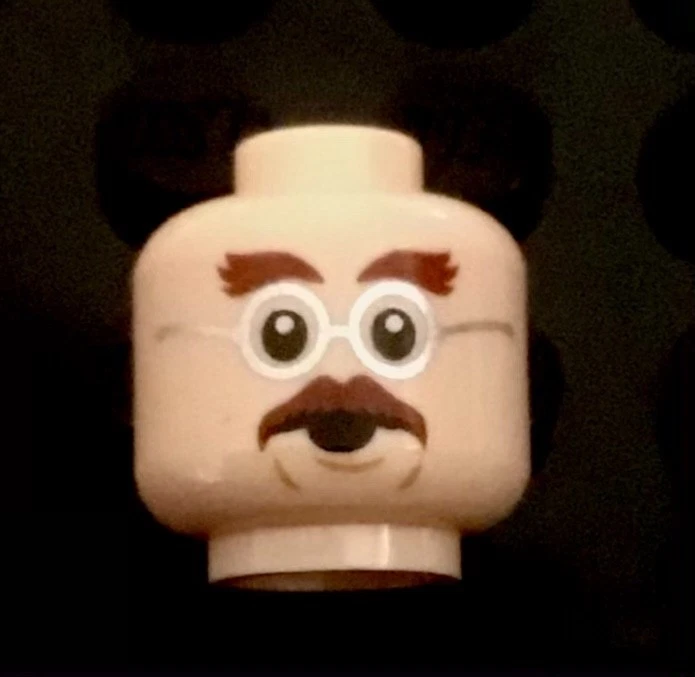 LEGO 1 Cabeza Minifigura Carne Turrón Claro, Aspecto Sorprendido, Gafas Redondas, Bigote Foto 1 de 1