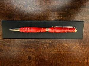 Handgefertigter Kugelschreiber Drehkugelschreiber Roller ausgefallen rot & rosa Marmor goldfarben - Bild 1 von 1