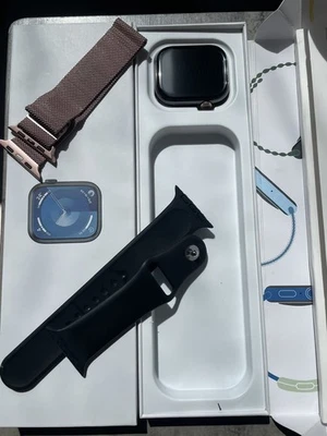 Apple Watch Series 9 45mm Boîtier en Aluminium avec Bracelet Sport - Minuit, M/L - Photo 1/2