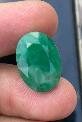 12.70ct Amazing natural  Long Size Emrald  loose gemstone from  Pakistan Swat - Image 1 of 4